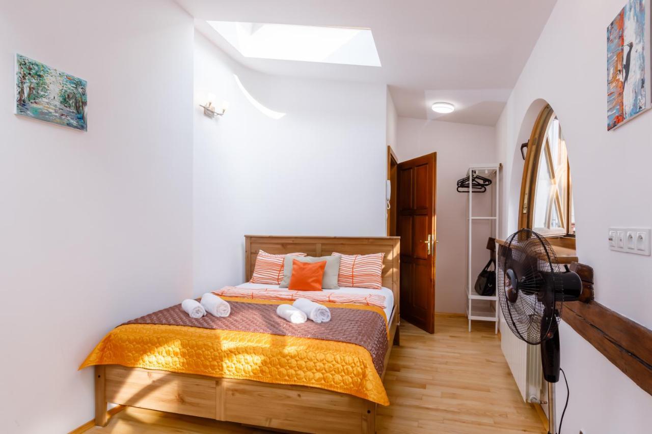 Ok Main Square Apartments Краков Экстерьер фото